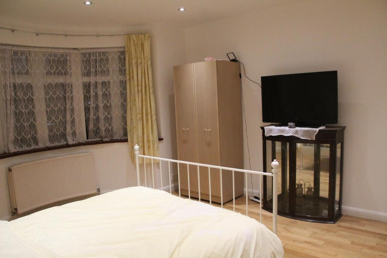 Beautiful Double Bedroom Edgware Esterno foto